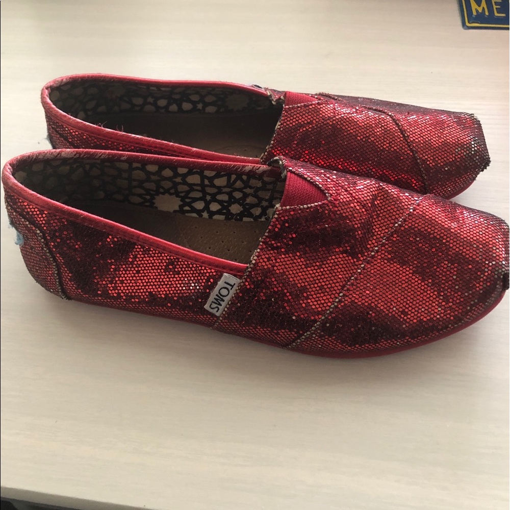 Sparkly red TOMS